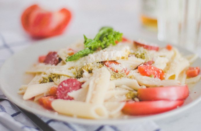 Pasta con cáñamo y dátiles
